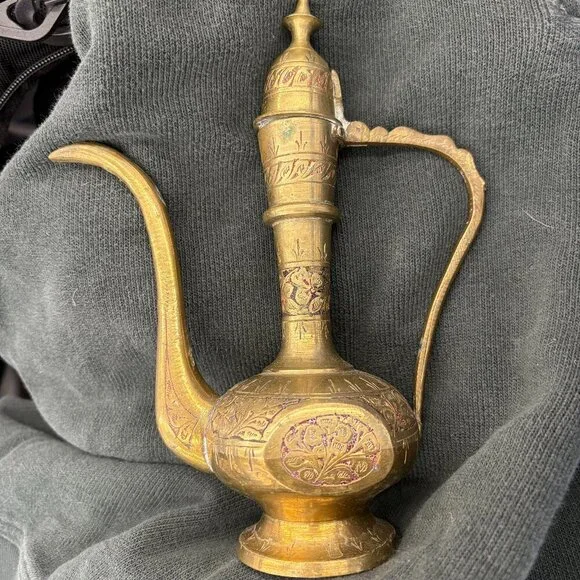 Vintage Solid Brass Teapot Genie Lamp Pitcher Made in India Ornate Etched Floral - Picture 3 of 15